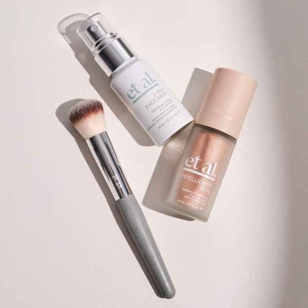 et al. Radiant Foundation Makeup Kit